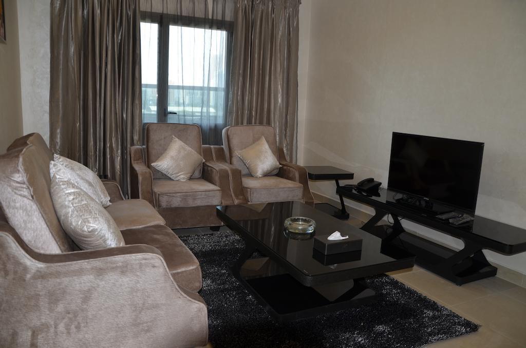 Reef Hotel Aparts Ajman Room photo